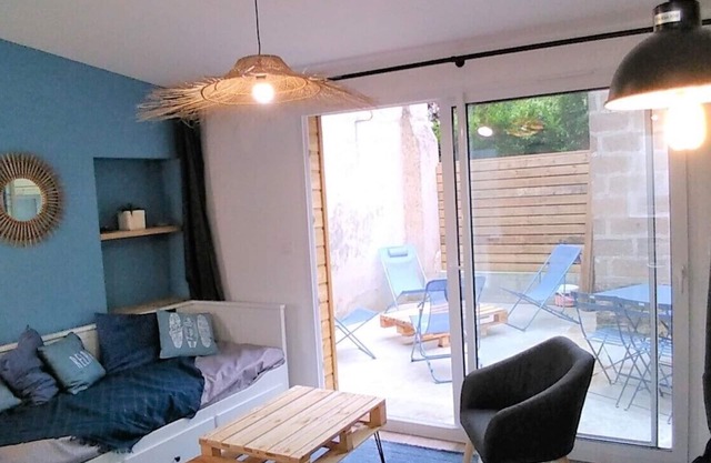 House for 4 travelers, with private courtyard - between the city center and the port