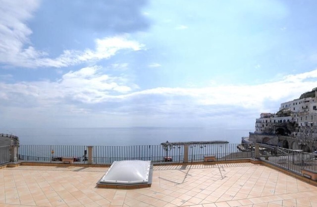 House for families with terrace and sea view, only 1km from the center of Amalfi
