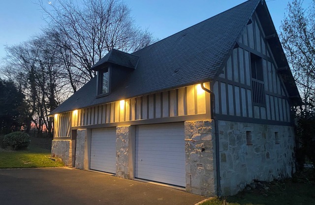 House near Deauville, Honfleur, Pont-l'Evêque and Lisieux in the countryside!