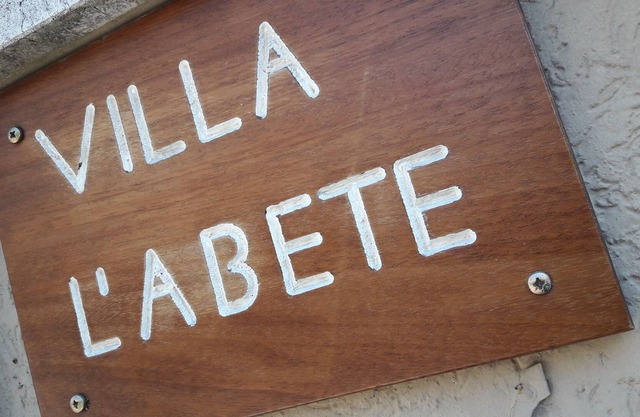 House, garden, beach, sea, family-friendly, city, nightlife, shopping, relax