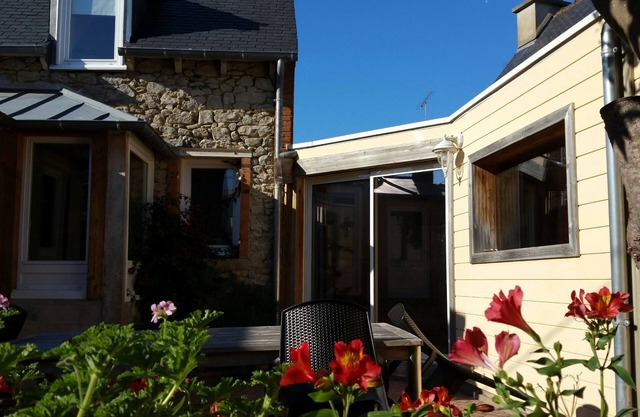 House ideally located. Beach, shops, restaurants. all on foot.