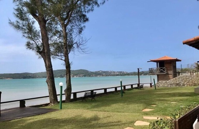 HOUSE IN CONDOMINIUM ON MANGUINHOS BEACH