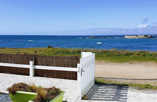 House in front of sea, beach at 100 meters Calm