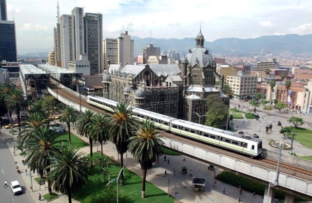 House in Medellin near Hospital el Metro station