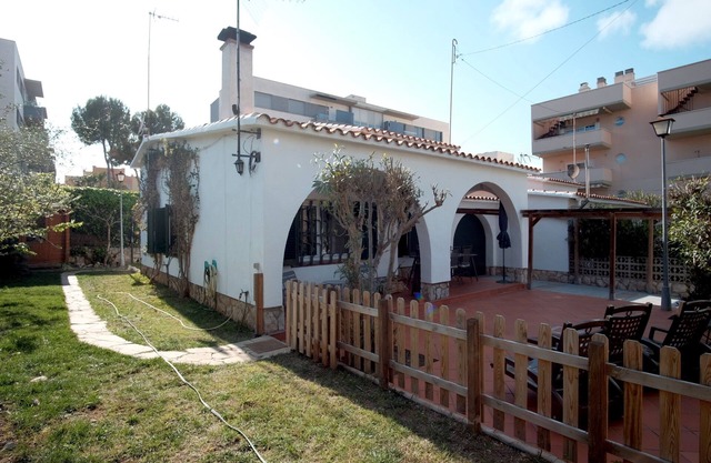 House in Salou 5 minutes from the beach, and 10 from the Golf for up to 8 people