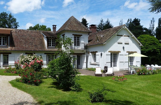 House in the countryside. Close to Paris