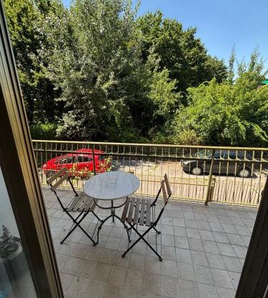 House in the park! Free parking and convenient to Venice