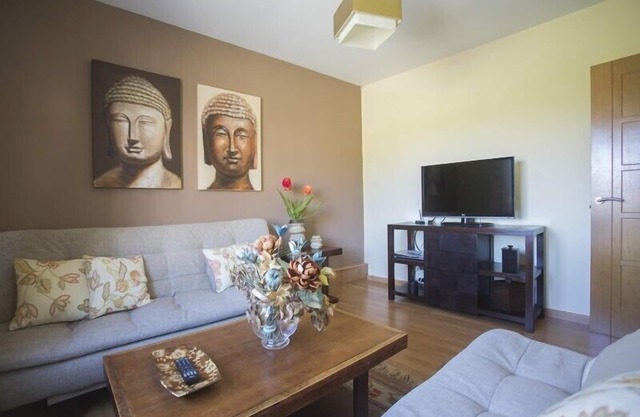 House located 3 km. Cathedral and the Camino de Santiago with WIFI