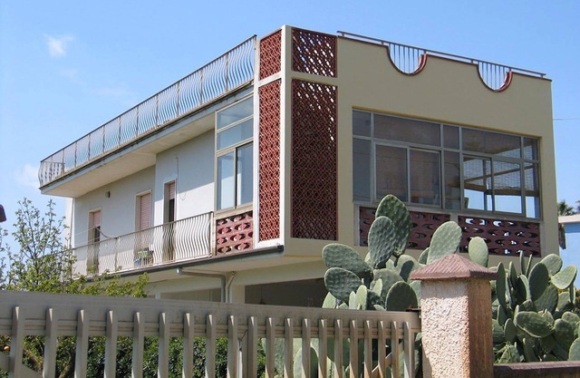 House near San Lorenzo sea