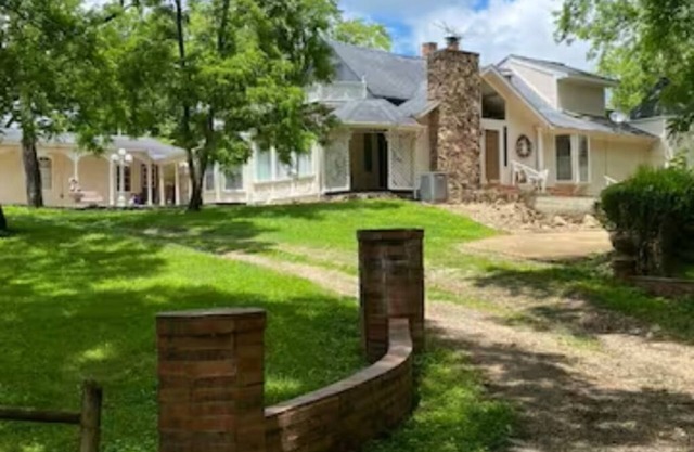 HOUSE OF JOY, A spacious home close to Pom de Terre Lake and Lake of the Ozarks