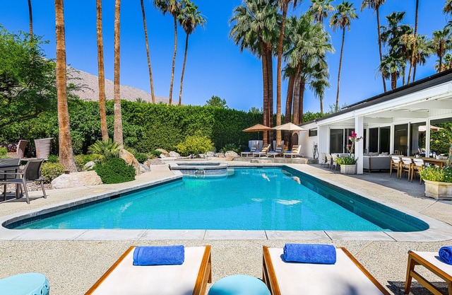 House of Views – Deepwell architectural gem!