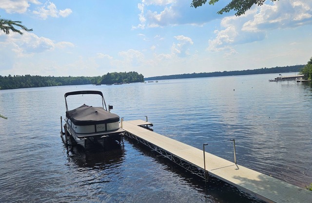 House ON Lake Arbutus with private dock, rec room and close to ATV trails