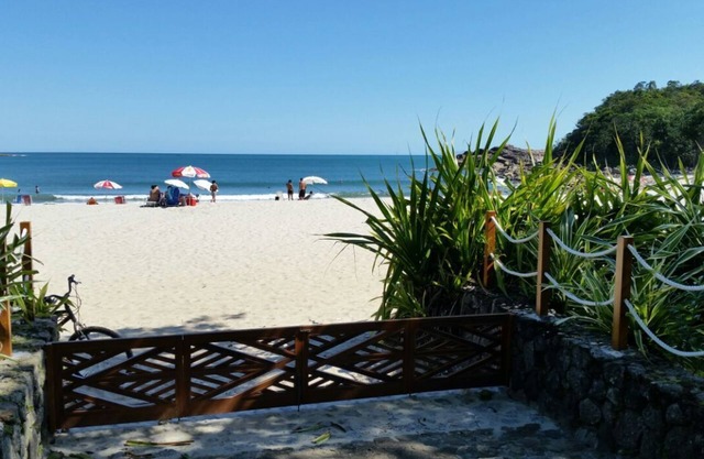 House on the sand in a unique condominium, total privacy - Camburizinho
