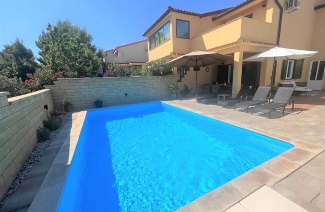 House Rab Escape 2 (97126-K1) - Barbat - island Rab