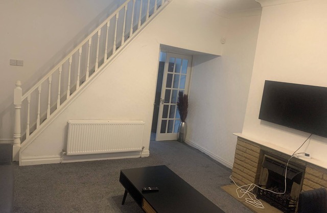 House - Sleeps 3 & free parking