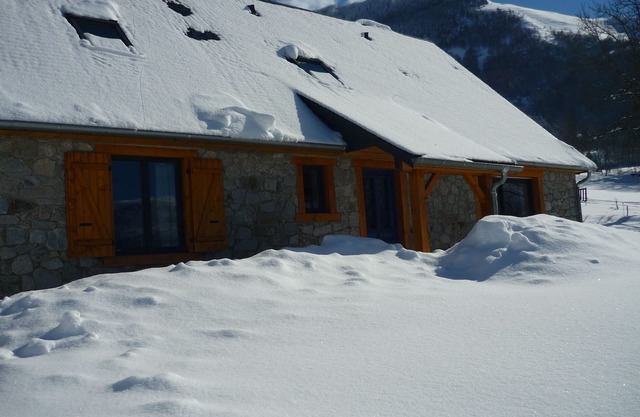 House typical Pyrenean stone and wood Nice view Full sun