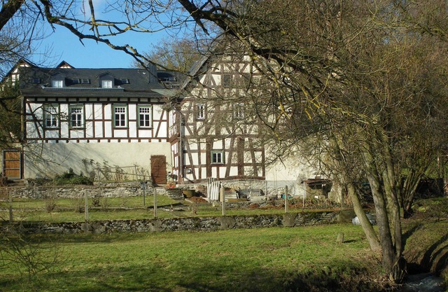 House under the cherry tree, only 80 m from the Lahn