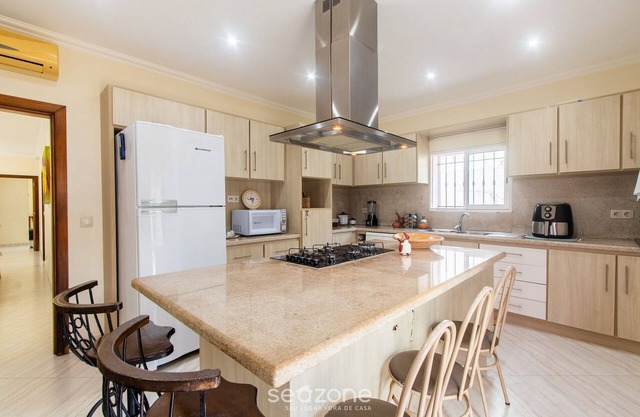 House w/Pool 350 m From Taperapuan Beach Rud0047