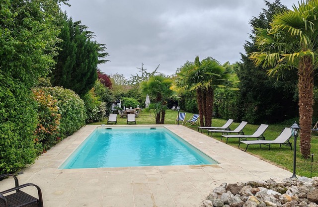 House with heated pool 45 minutes from Paris
