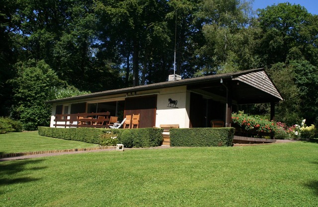 House with terrace and large wooded garden in private residential estate