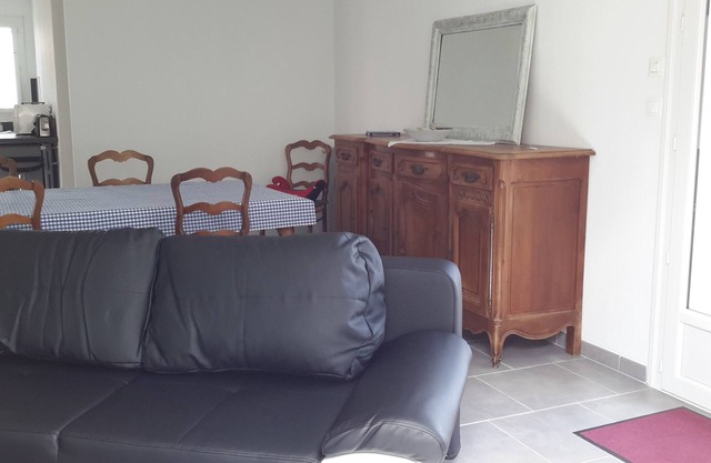 house with garden redone, private road, near sea and city center
