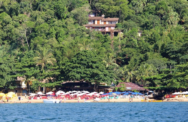 House with 2 bedrooms, living room with kitchen and balcony 80 meters from Curral beach