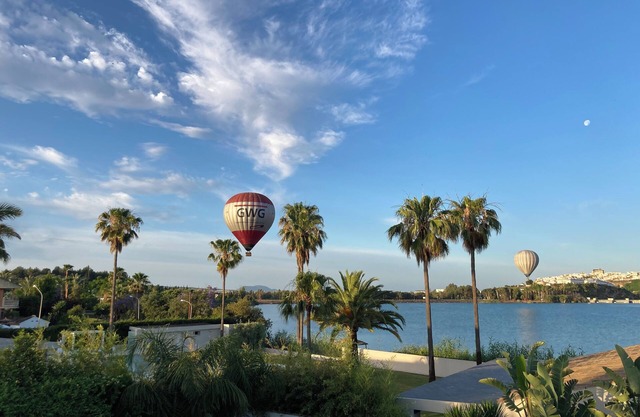 HOUSE WITH A VIEW. LAKE OF ARCHES.