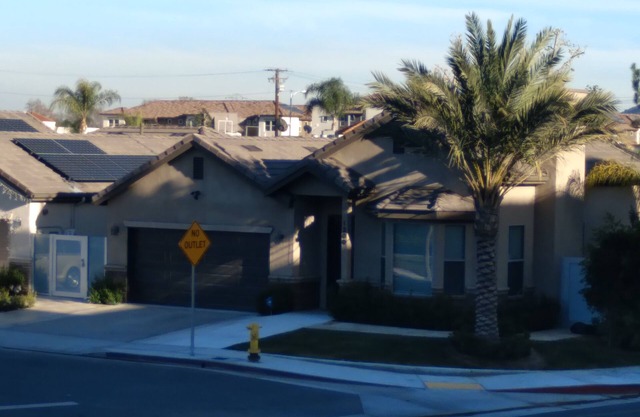 House with full acess next to freeway