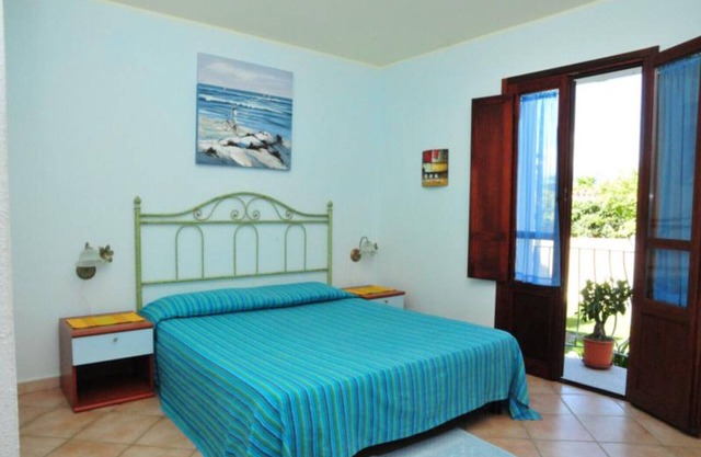 House with garden and porch 100 meters from the sea, free and equipped beach