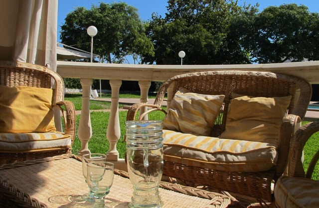 House with garden and pool a few steps from the sea