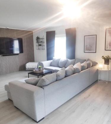 House with large hot tub in Bø, room for 2 families!