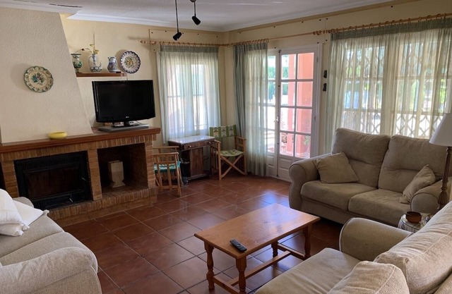 House with pool 7 km from the beach