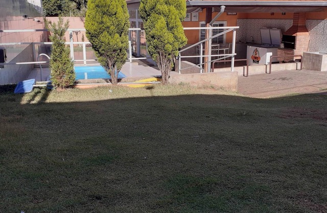 House with pool and barbecue