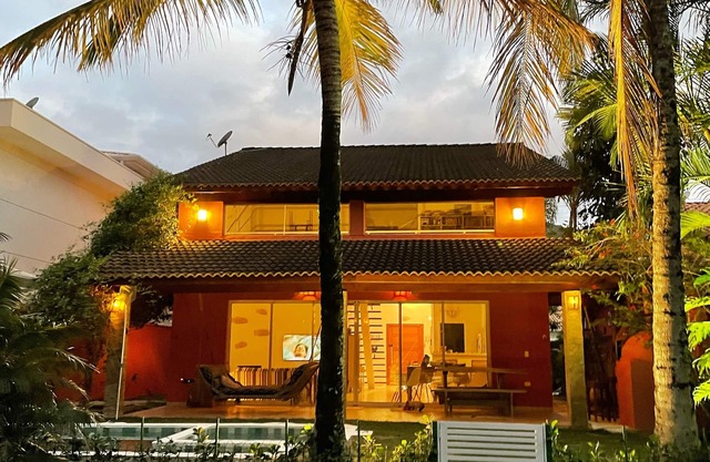 House with pool in a gated community on the best beach on the Guaecá coast