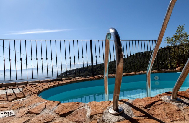 House with private pool, stunning views