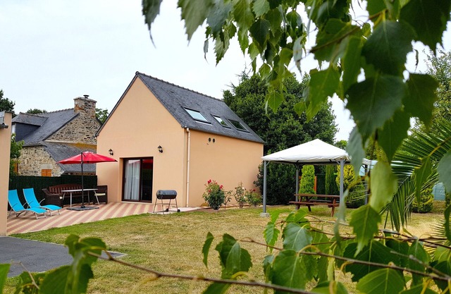 House with sauna. Internet, Comfortable, Beaches 5mn. Golf 2mn