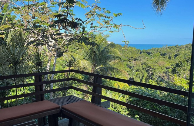 House with sea view in the heart of Arraial d'Ajuda, 10 minutes from the center and the beach!