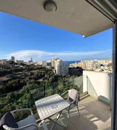 House with sea views in the city center