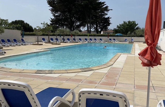House with sunny courtyard close to port, shops and beach