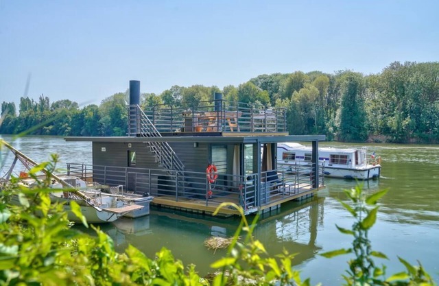Houseboat : Une Maison sur L'eau