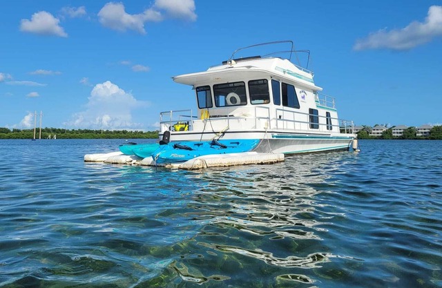Houseboat in Paradise