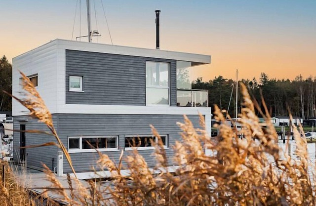 Houseboat in Peenemünde marina pearl