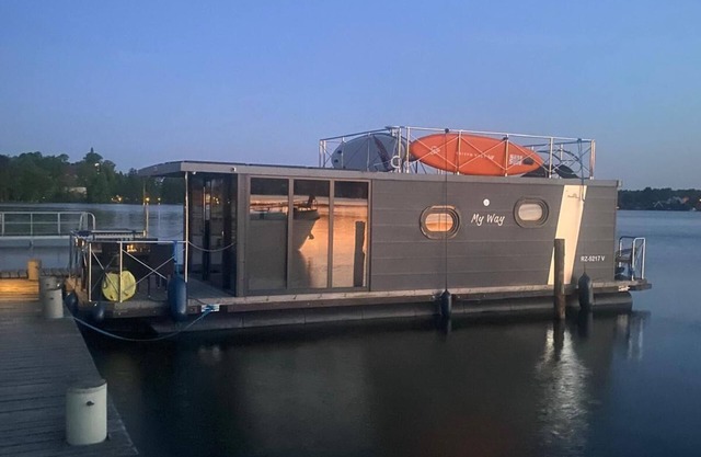 Houseboat "My Way" on the Mecklenburg Lake Plateau