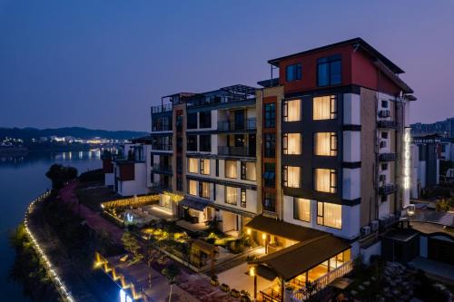 Huangshan Tunxi Shangjiexing Riverview Resort Hotel