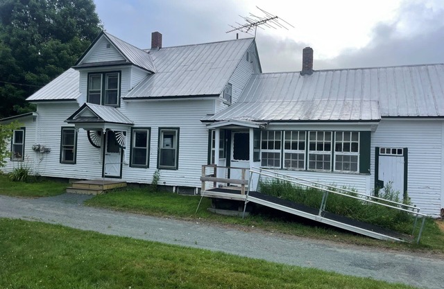 Hubbard Boyle Way an authentic Vermont Farmhouse Retreat in North Danville