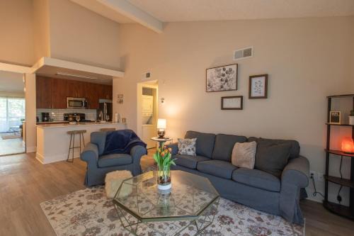 Huge Oceanside Private 2BR Apartment-Pool-Gym-Spa