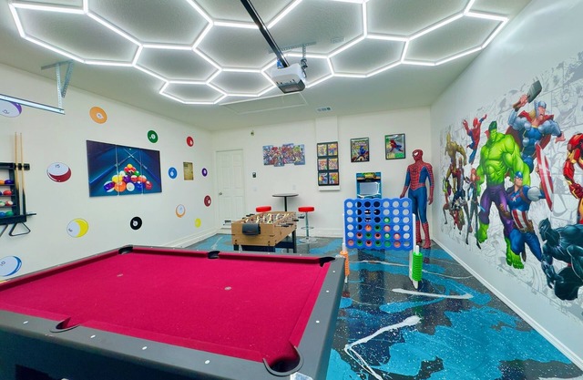 Huge Yard + Mini Golf + Pool + Grill + GameRoom