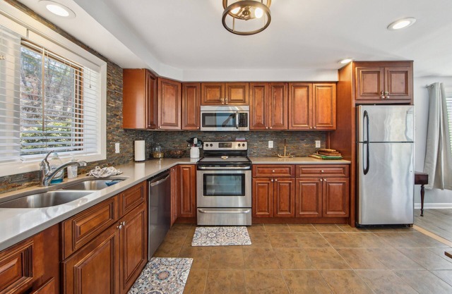 Hullabaloo 23E - Upgrade End Unit With Mountain Views 2 Bedroom Townhouse by The Summit at Gore Mountain