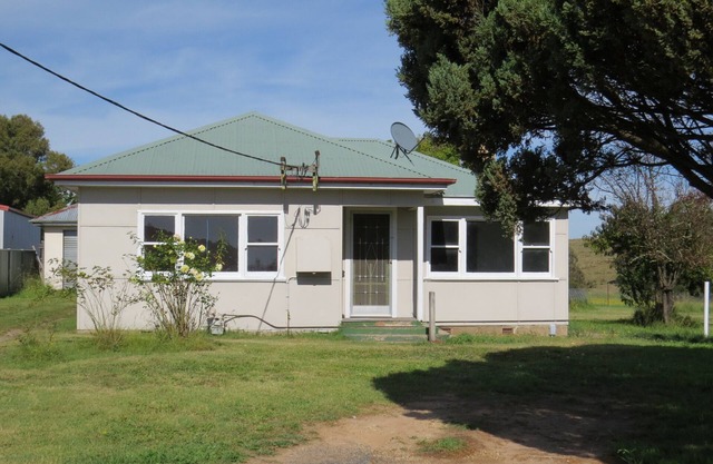 Humble family or workers accommodation. 5 min walk to town.