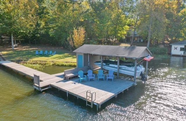 Hummingbird Haven on Lake Gaston| 3 Night Minimum Peak Season!